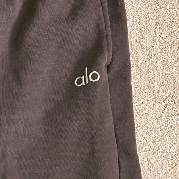 ALO Accolade Straight Leg Sweatpants - Size XS - Picture 4 of 8